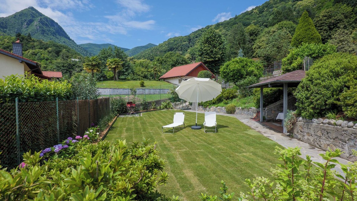 Piancassone Apartment | 2-room apartment with sunny balcony and dream lake view