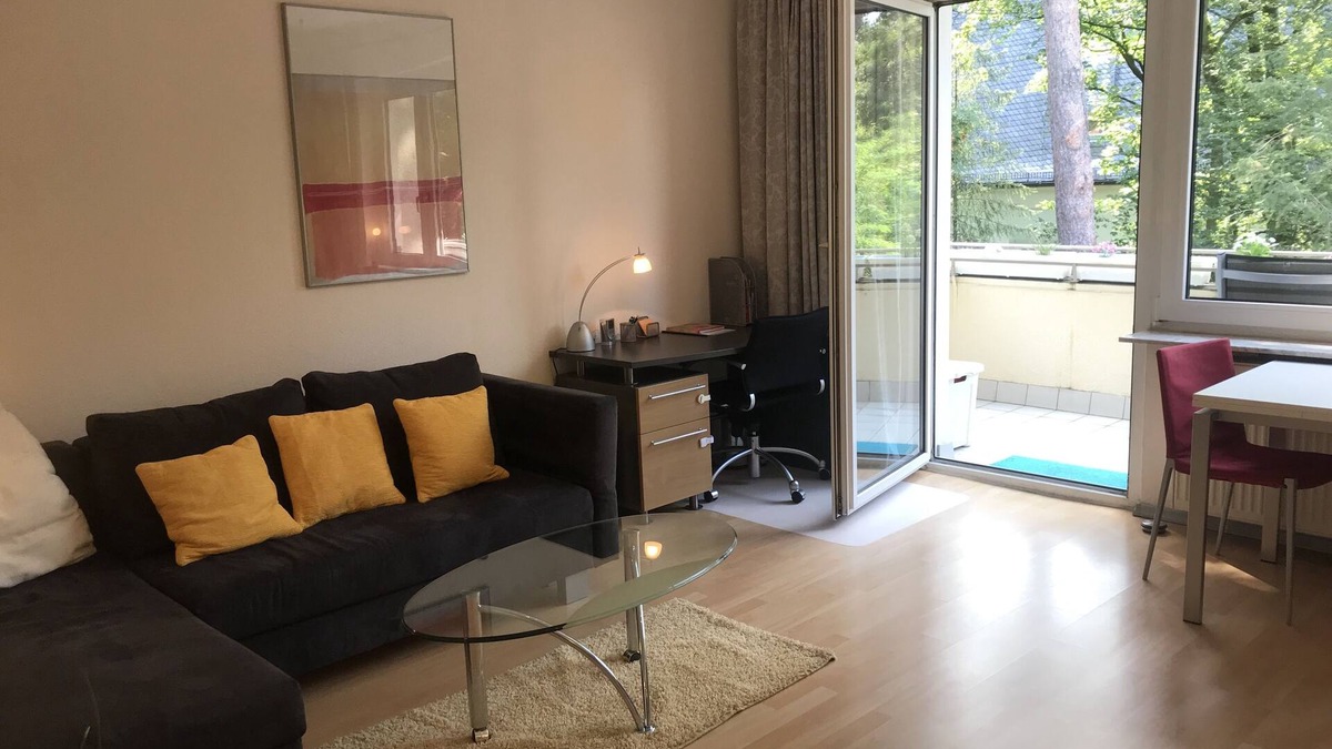 Nikolassee Condo | 2-room apartment in Berlin-Zehlendorf, in close proximity to Schlachtensee.