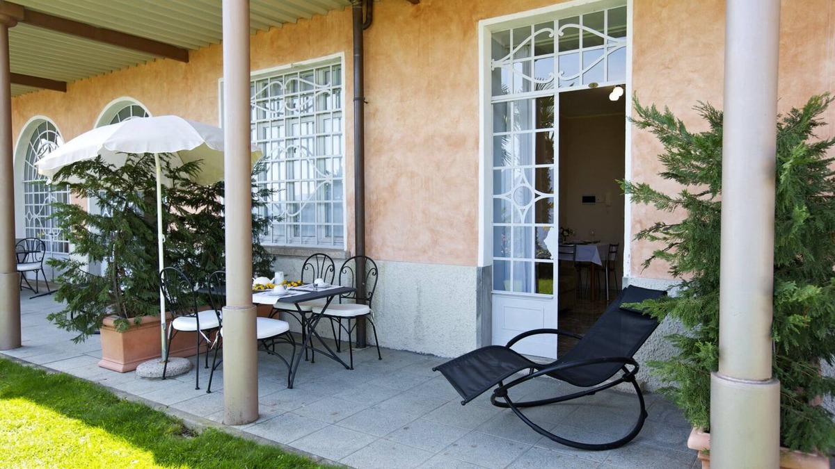 Carciano Apartment | 2-room apartment with terrace in an Art Nouveau villa with communal pool