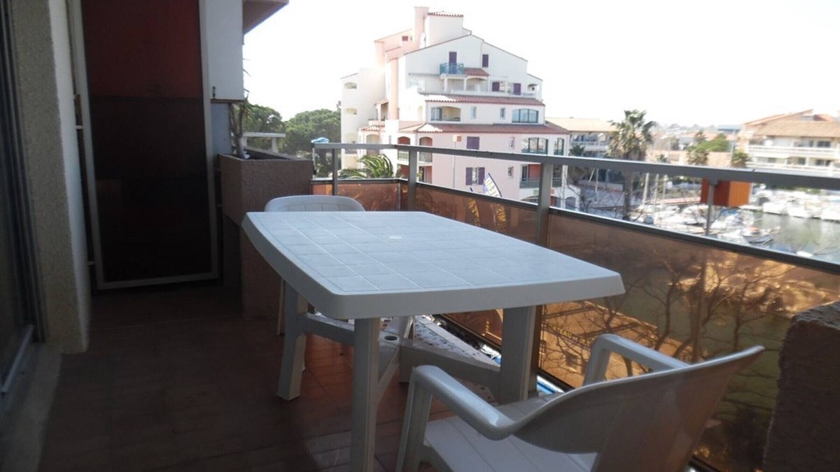 Le Port Apartment | 2-room crossing apartment, 4 people, loggias, parking, near beach