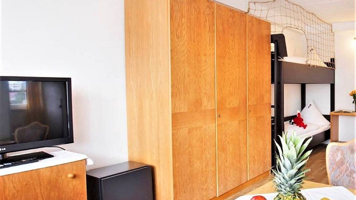 Uhldingen-Muehlhofen Apartment | 2-room family room with WC and shower for max. 4 people