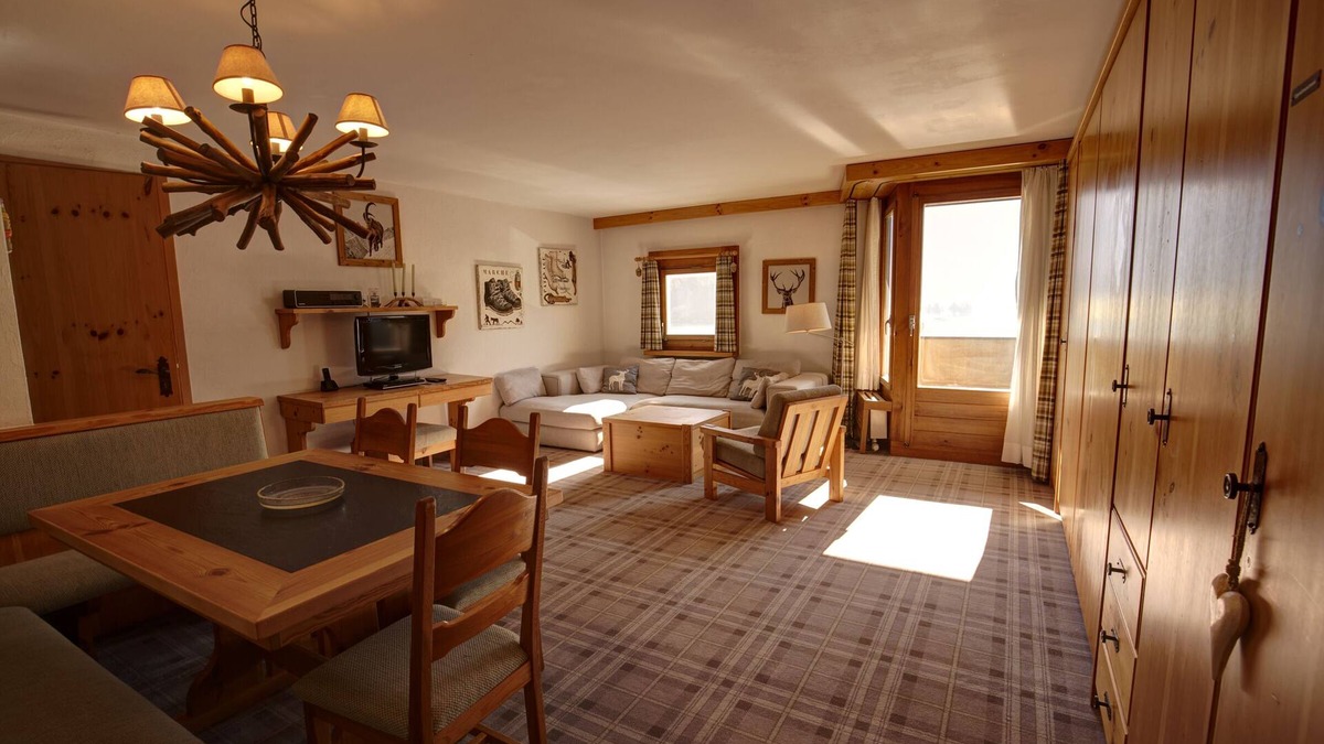Silvaplana Apartment | 2-room flat with lake view on the 1st floor