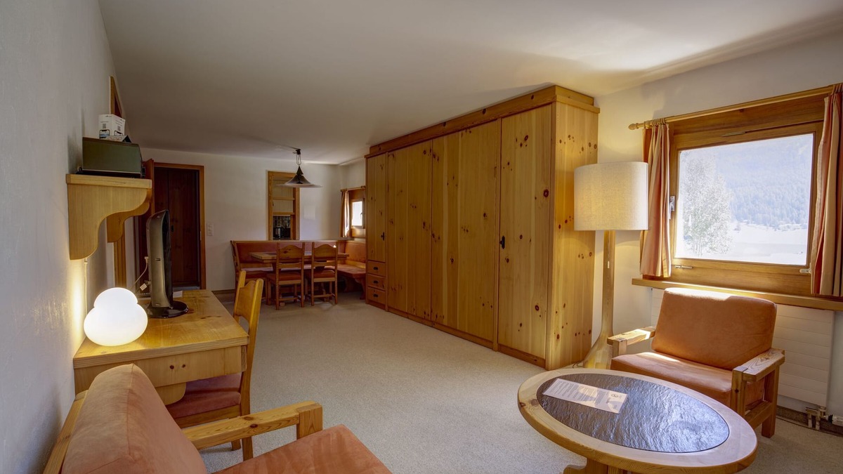 Silvaplana Apartment | 2-room flat with lake view on the 1st floor