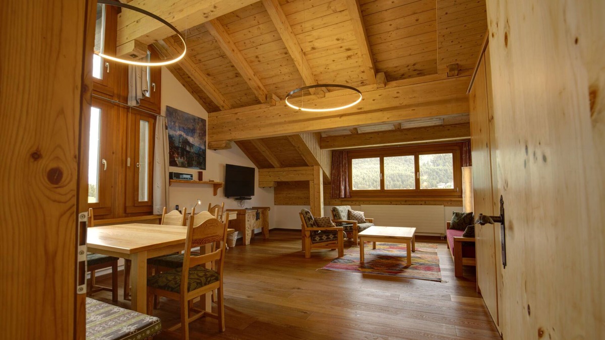 Silvaplana Apartment | 2-room flat with lake view on the 3rd floor