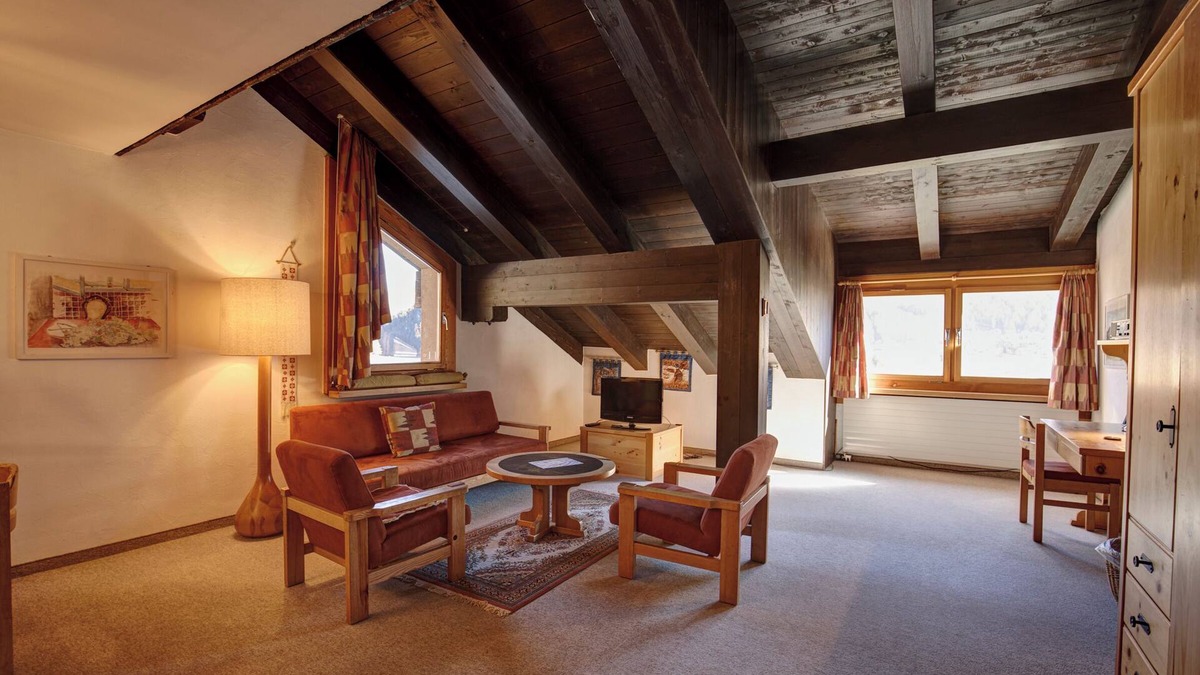 Silvaplana Apartment | 2-room flat with lake view on the 4th floor