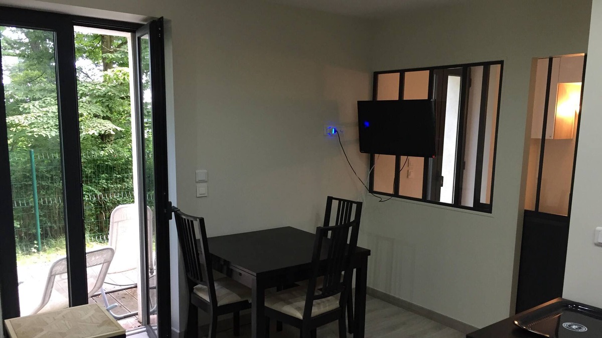 Jouy-en-Josas Apartment | 2 rooms, 26 m2, private garden