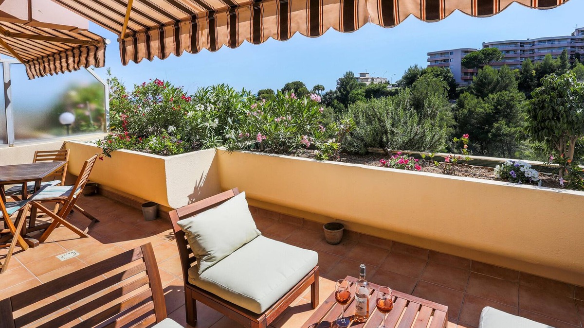Fabron Apartment | 2 rooms air-conditioned, big terrace seen sea and greenery, swimming pool