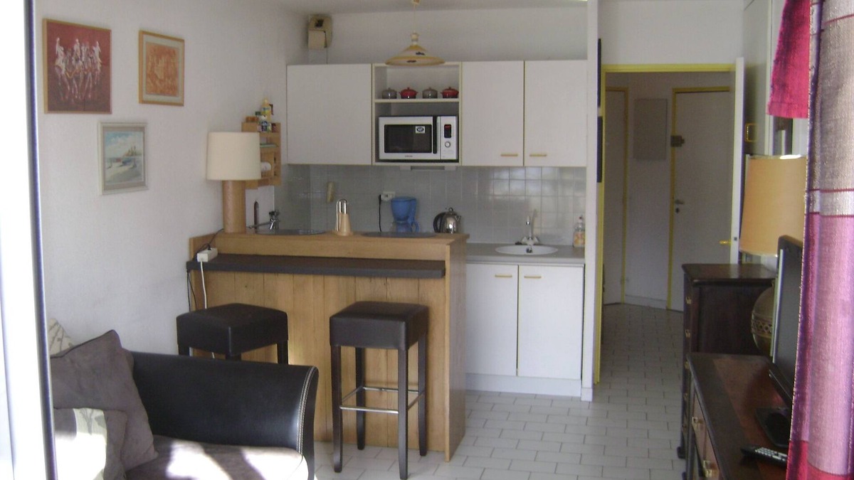 La Grande-Motte Apartment | 2 ROOMS+CABIN- SWIMMING POOL- TERRACE SOUTH- NICE VIEW ON THE LAKE, WIFI, NEAR GOLF COURSE