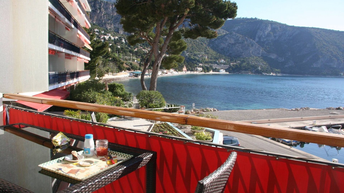 Alpes-Maritimes Apartment | 2 Rooms in Eze feet in the water exceptional situation