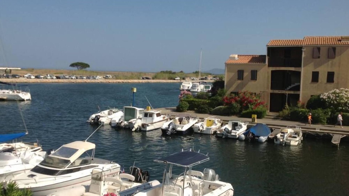 Saint-Cyprien Plage Apartment | 2 rooms in marinas exceptional view of the lake, piiscine