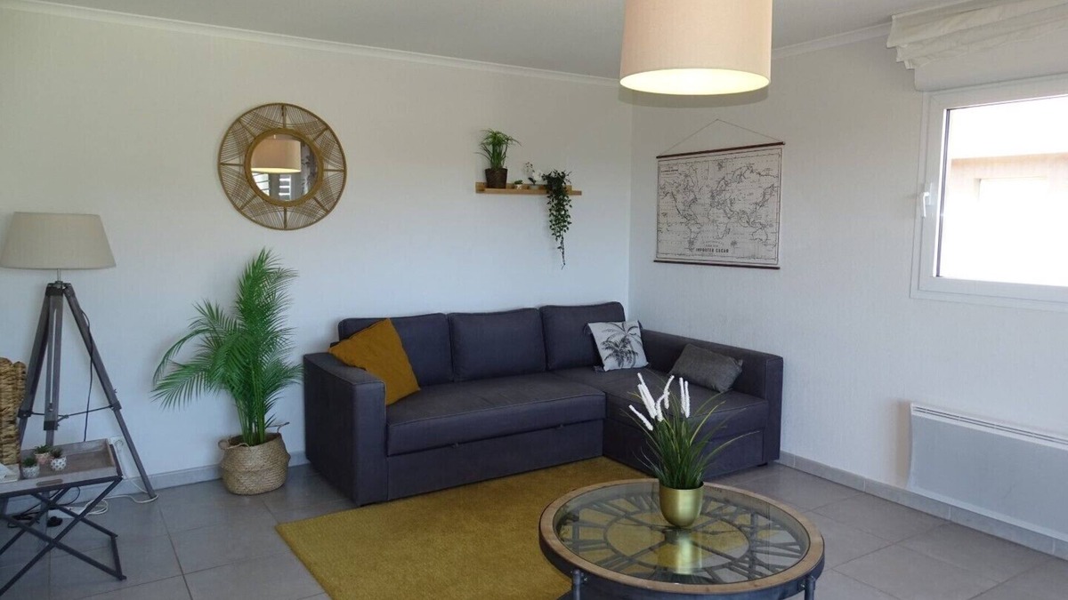 Saint-Raphael Apartment | 2 rooms near beach and shops
