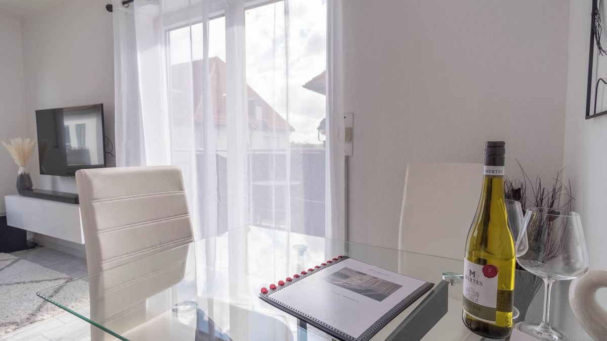 Großwiederitzsch Apartment | 2 rooms with balcony, underground parking, workplace, free coffee, 4k TV, fast wifi