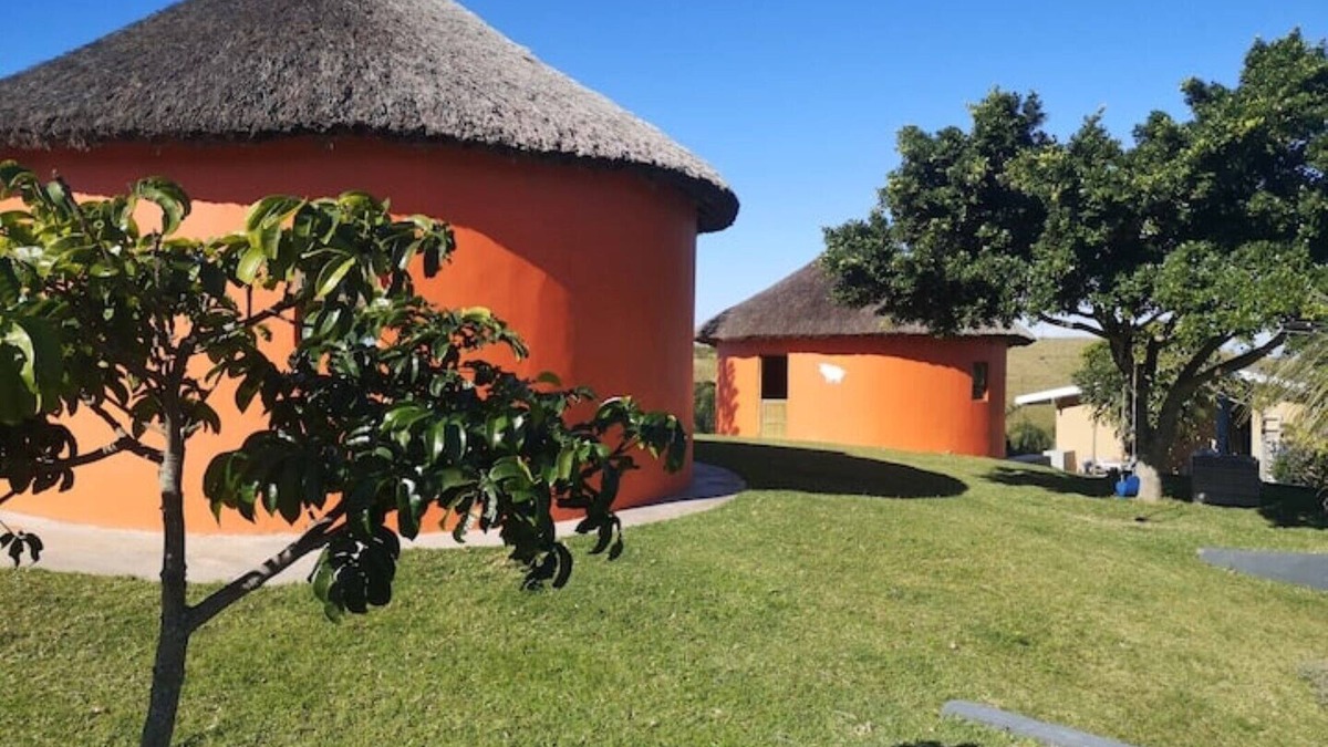 Mdumbi Cabin | 2 roundhuts in Coffee Bay
