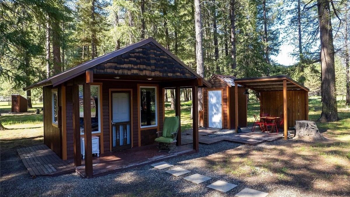 Mazama Cabin | 2 Rustic 1-bedroom cabins w/outhouse and external shower Mazama
