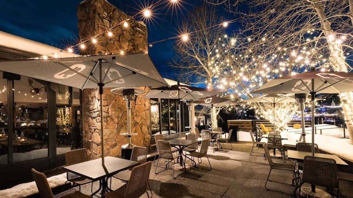 Steamboat Springs Hotel | 2 Scenic Mountain View Rooms for Families, Couples - Free Parking Included