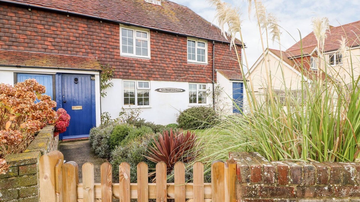 Pevensey House | 2 SEAVIEW COTTAGES, family friendly, with open fire in Normans Bay
