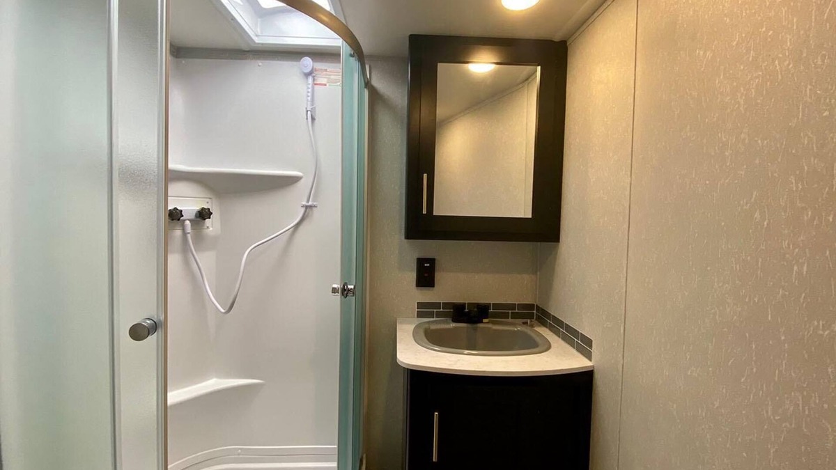Medford House | 2 separate RV’s with queen-sized beds, dining area, and full kitchen.
