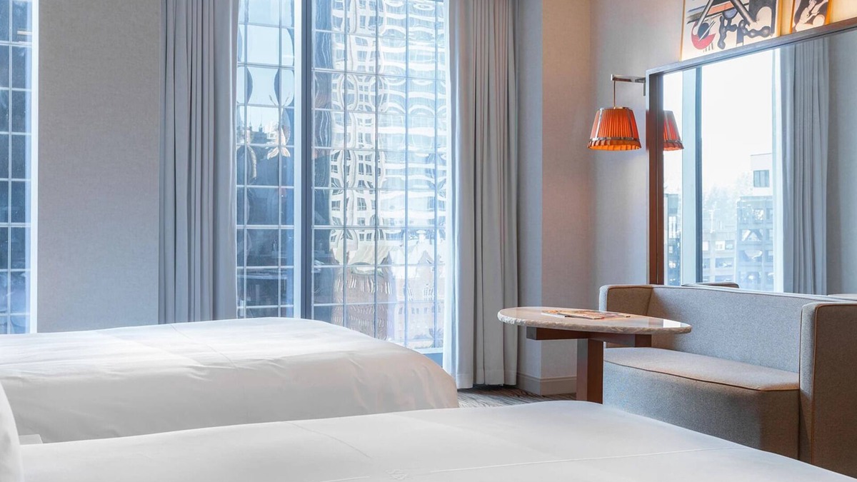 Downtown Seattle Hotel | 2 Serene Rooms with 2 Queen Beds and Designer Furnishings - Explore Seattle!