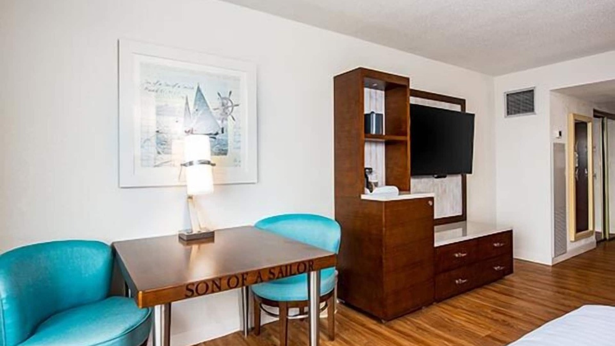 Osage Beach Hotel | 2 Sleek Units in the Heart of Missouri! Onsite Pool, Free Parking