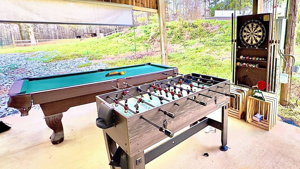 Independence Cabin | 2 Small Country Cabins - walk to Sardis Lake - WiFi, outdoor game pavilion