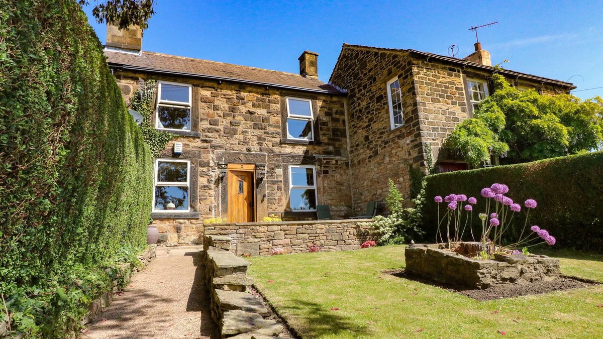 Dronfield Cottage | 2 SNAPE HILL, family friendly, with open fire in Dronfield
