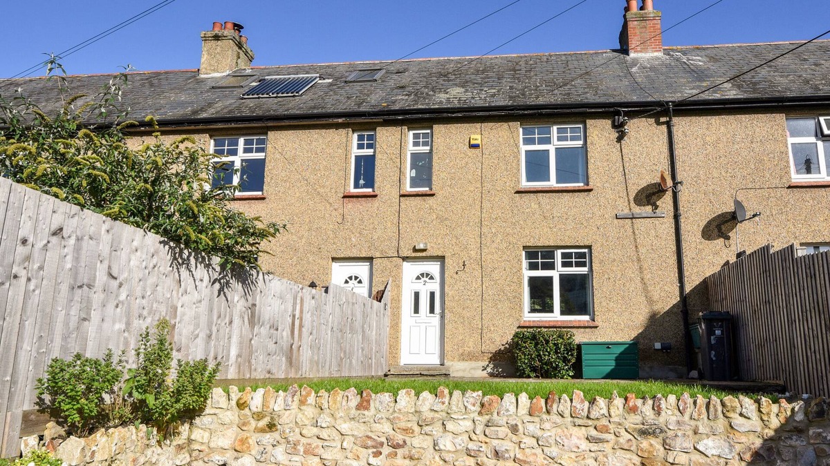Axmouth House | 2 SOUTHCOMBE TERRACE, pet friendly, with a garden in Axmouth