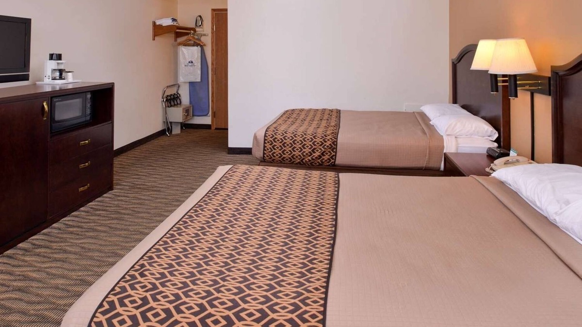 Atlantic Hotel | 2 Spacious Rooms w/BBQ Grill and Friendly Staff – Near Highway 6