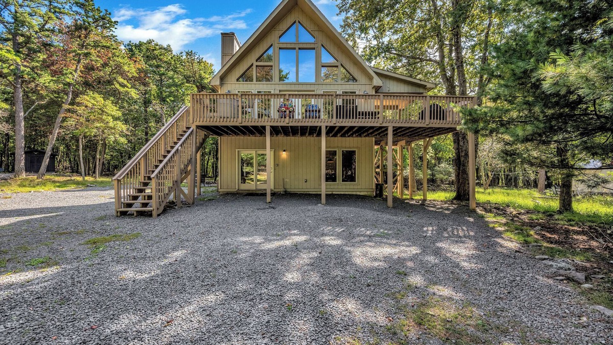Lake Harmony House | 2 Spectacular Chalet's Next Door- Sauna, Hot Tubs, Fire Pits, Pool Table, Arcade