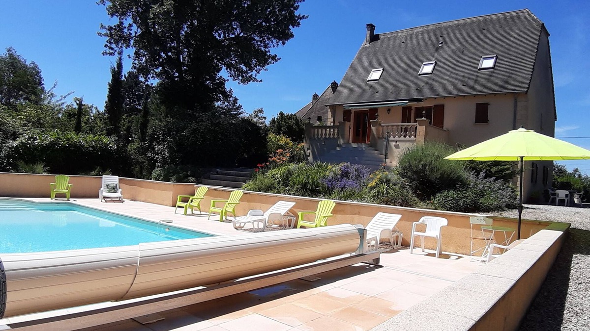 Sarlat-la-Caneda Cottage | 2 steps from the historic center, pleasant, quiet gite with beautiful saltwater swimming pool