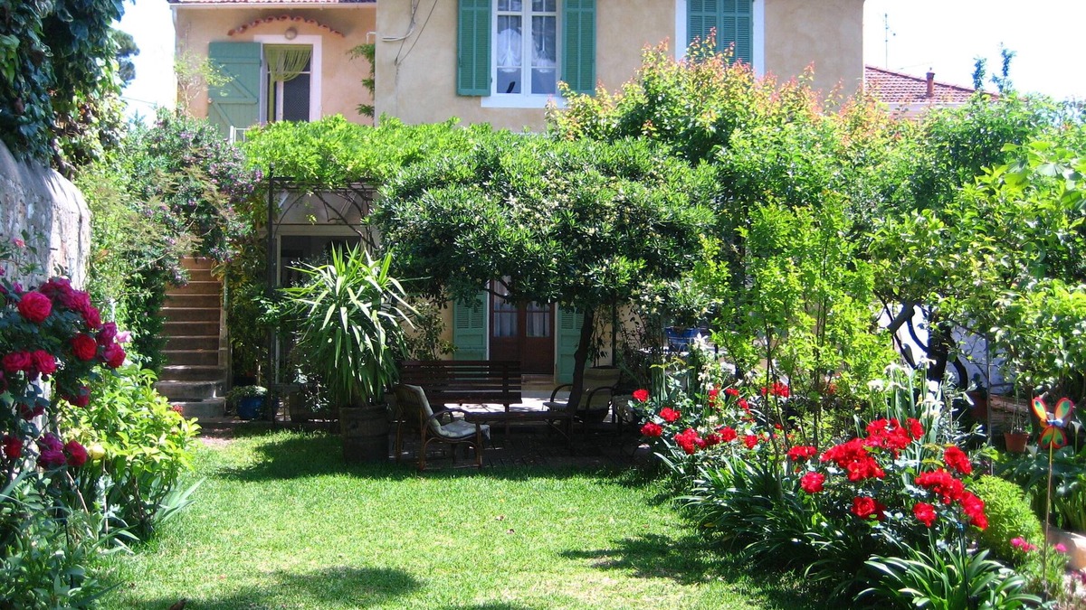 Toulon House | 2 steps from the sea apartment 80 m² approx. 3 bedrooms, terrace, floor of villa+garden