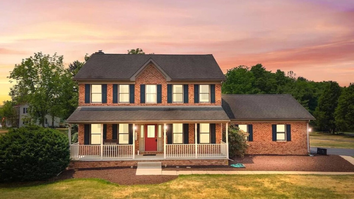 Hagerstown House | 2 Storie, Hot Tub, Open Area