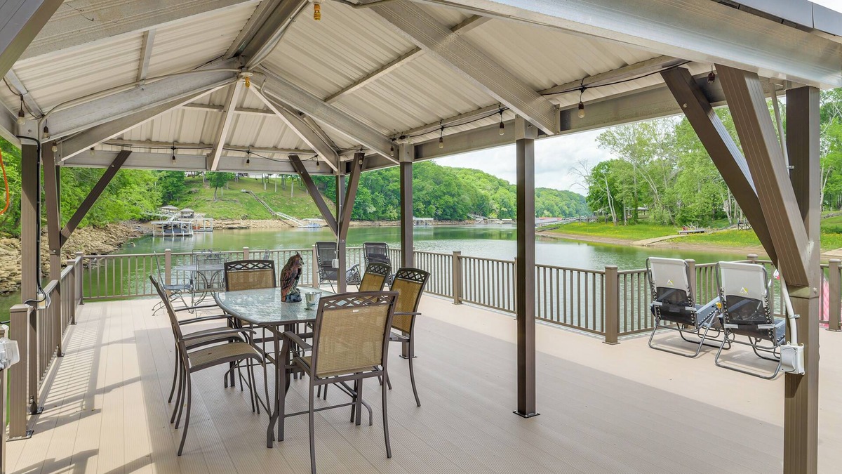 Van Buren County House | 2-Story Dock & Deck at Huge Family Home in Doyle!