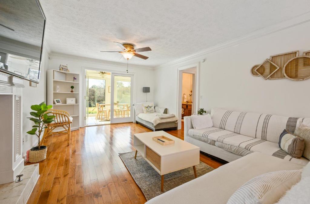 Town Center House | 2 Story Home With Sunroom & Cozy Deck Close To KSU