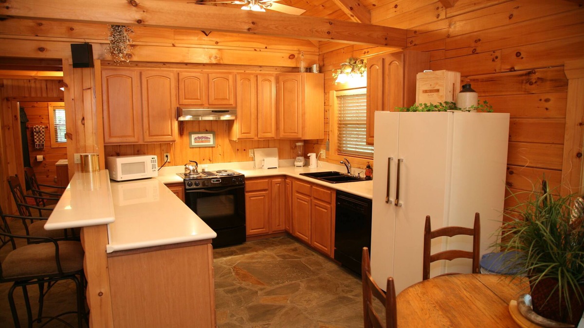 Eureka Springs Cabin | 2 story log cabin on 50 acres. Large fireplace, hot tub, covered porch.