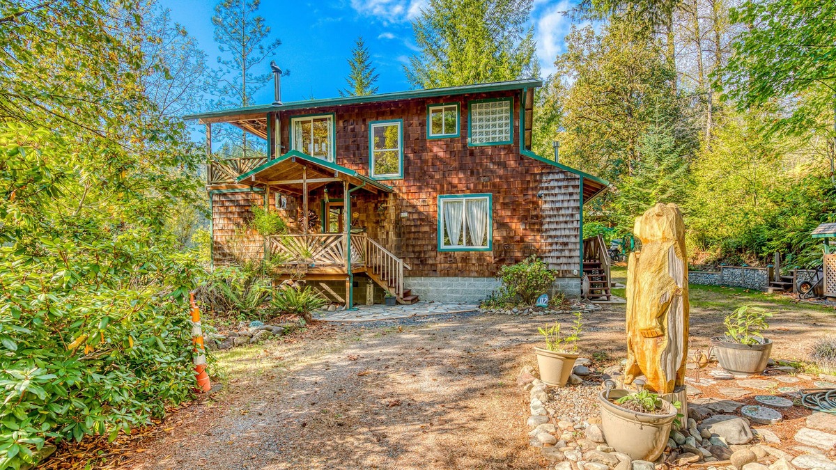 Washougal House | 2-story riverfront cabin with private beach, river views, grill, firepit and W/D