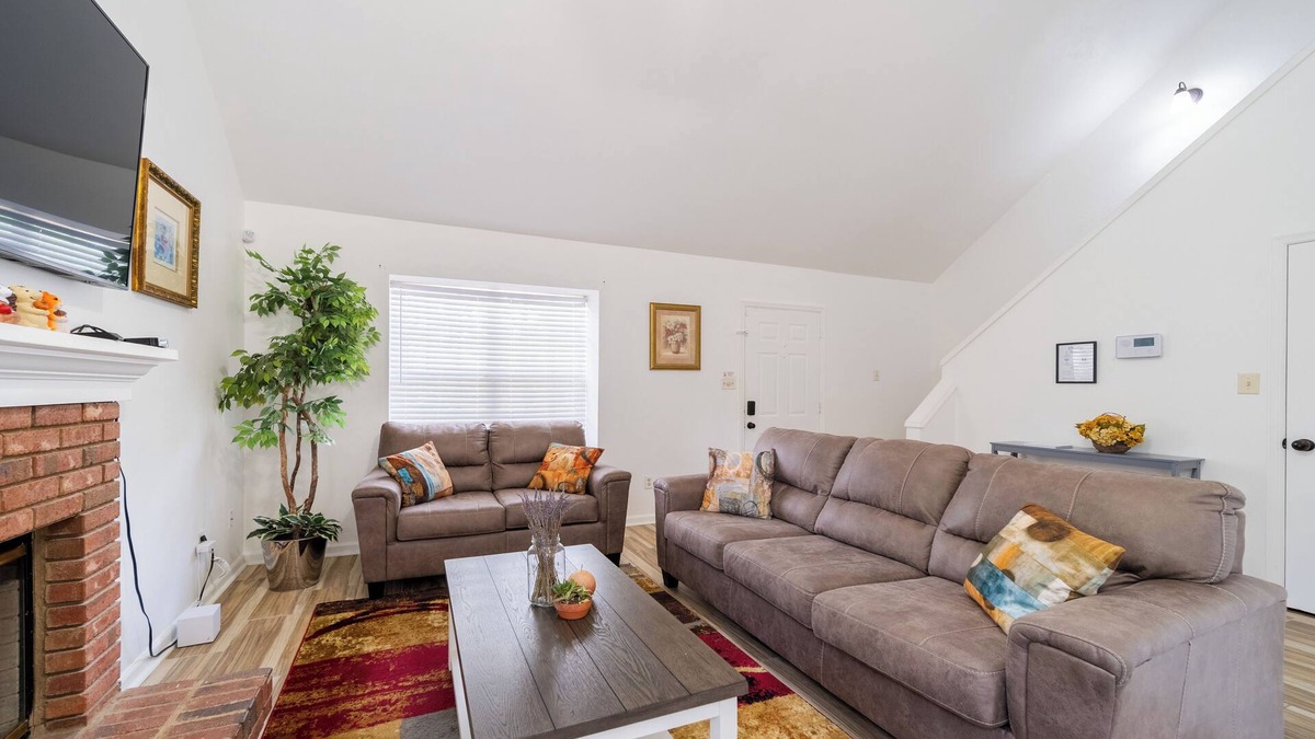 Tallahassee House | 2-Story Townhome 5 Mi. from Capitol/TMH/FSU