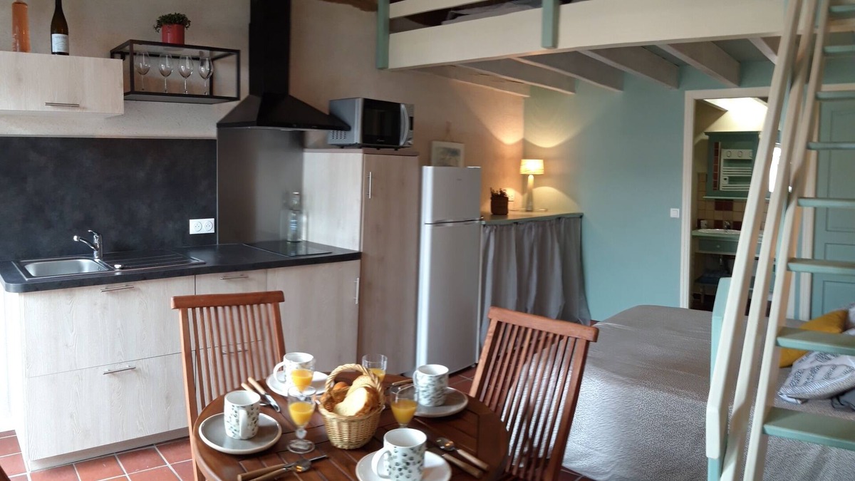 Aigrefeuille-d'Aunis Apartment | 2 studio gîtes with heated indoor pool 15 minutes from La Rochelle