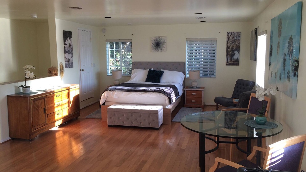 La Brea Apartment | 2 Stylish Studio apartments