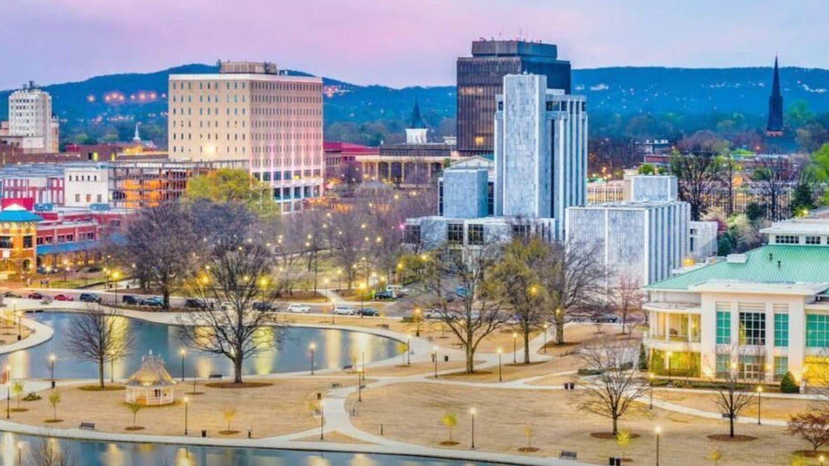 Madison Hotel | 2 Stylish Units for Business Travel, Breakfast, Park