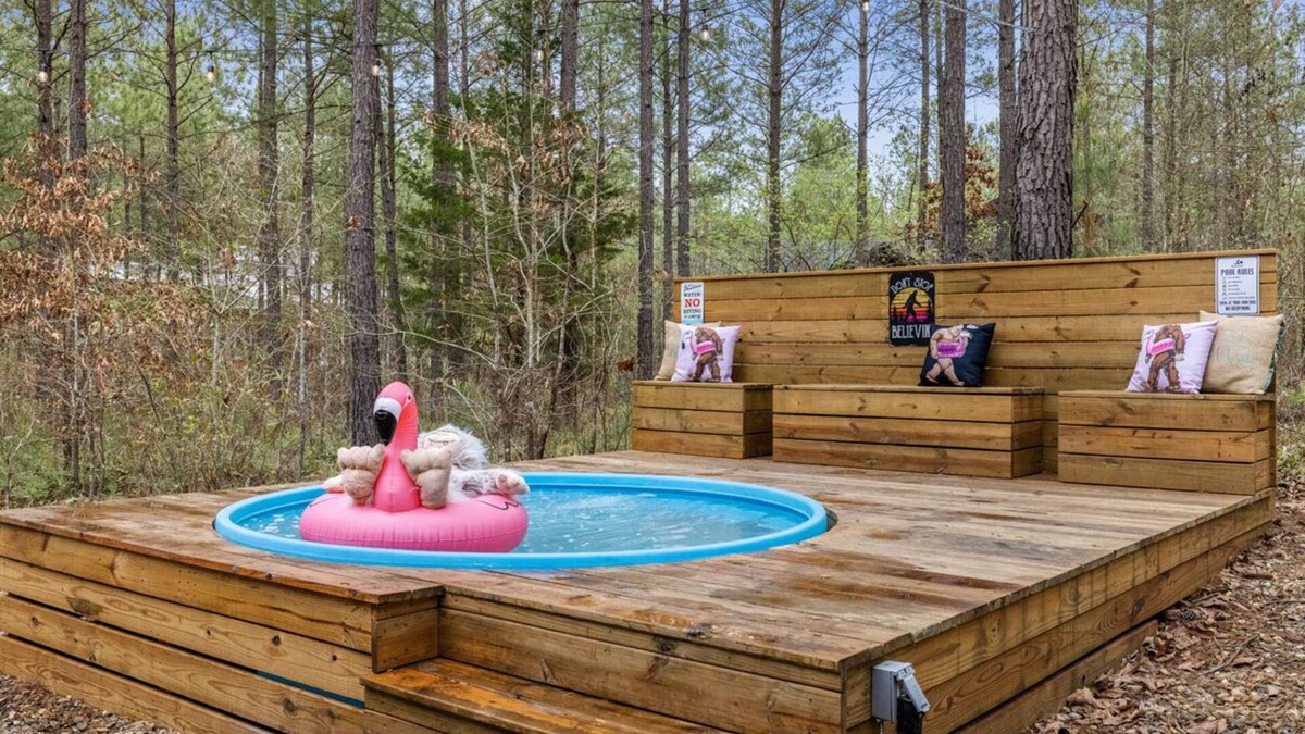 Broken Bow Cabin | 2 Suites & Bunks | Hot Tub, Firepit & Lounge Pool