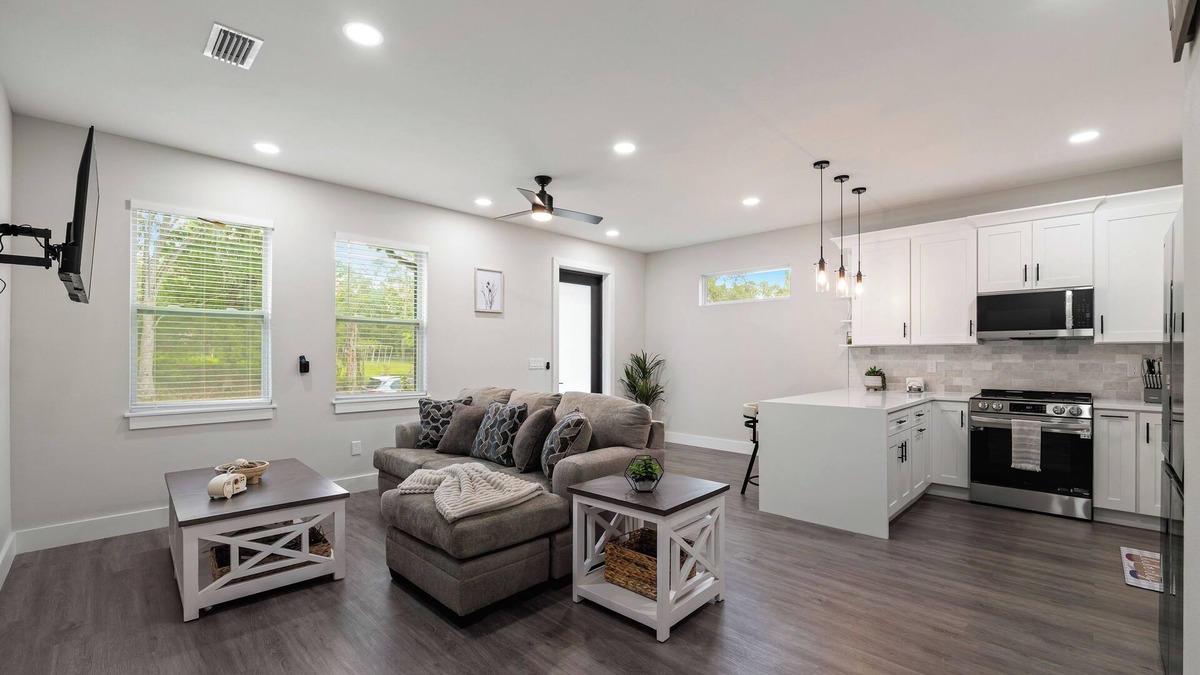 Brooksville House | # 2 The beautiful Lemon House by Joyful