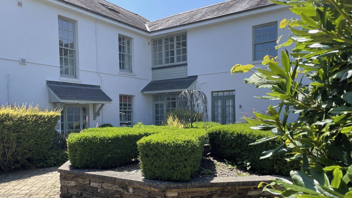 Bugford Cottage | 2 THE MANOR HOUSE, HILLFIELD VILLAGE, family friendly in Dartmouth