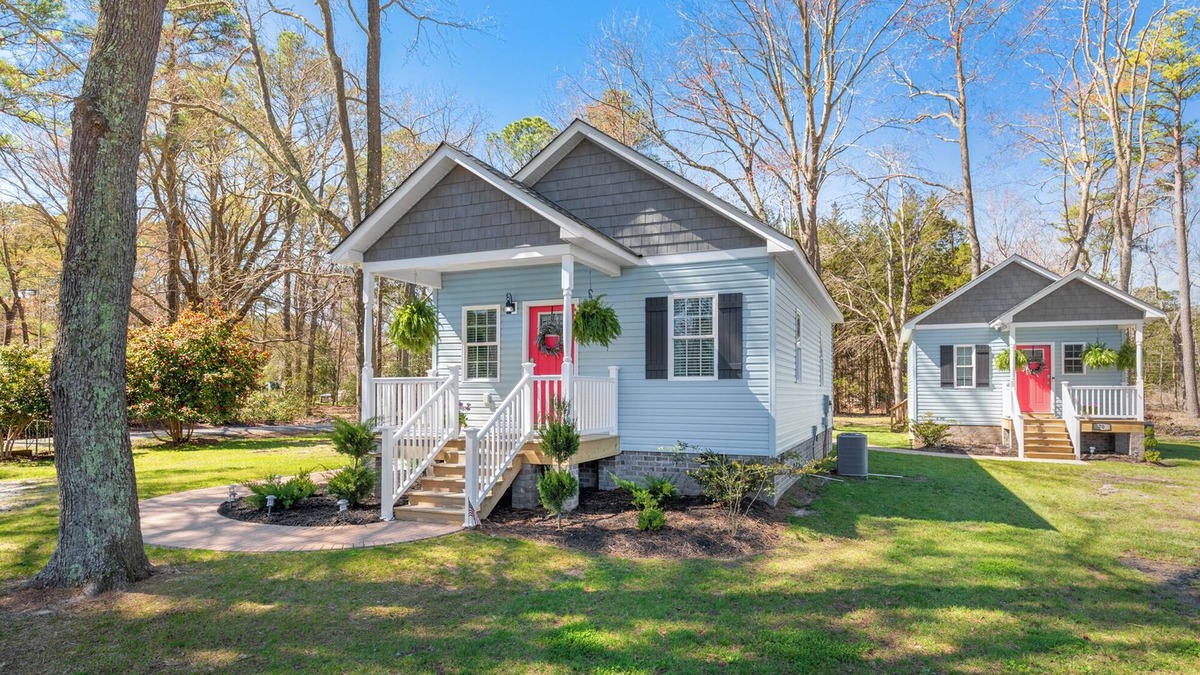 Deltaville House | 2 Tiny Houses, 2BR House & 1BR/Studio GuestHouse