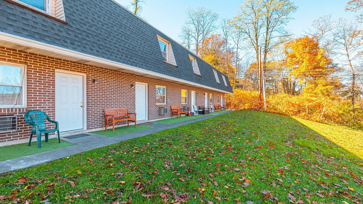 Saylorsburg House | 2 Townhomes near Hiking & Fun!*Dogs OK*Fireplace*