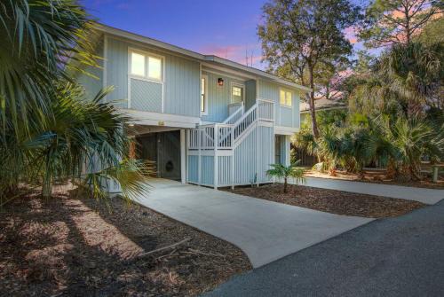 Twin Oaks House | 2 Twin Oaks