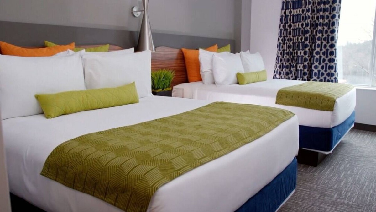 Circleville Hotel | 2 Two Bedrooms with 2 Queens and 1 King at The Kartrite Resort!