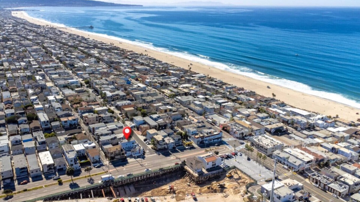 El Porto House | 2 Units - 2 Blocks2Beach - Ocean Views - PoolTable