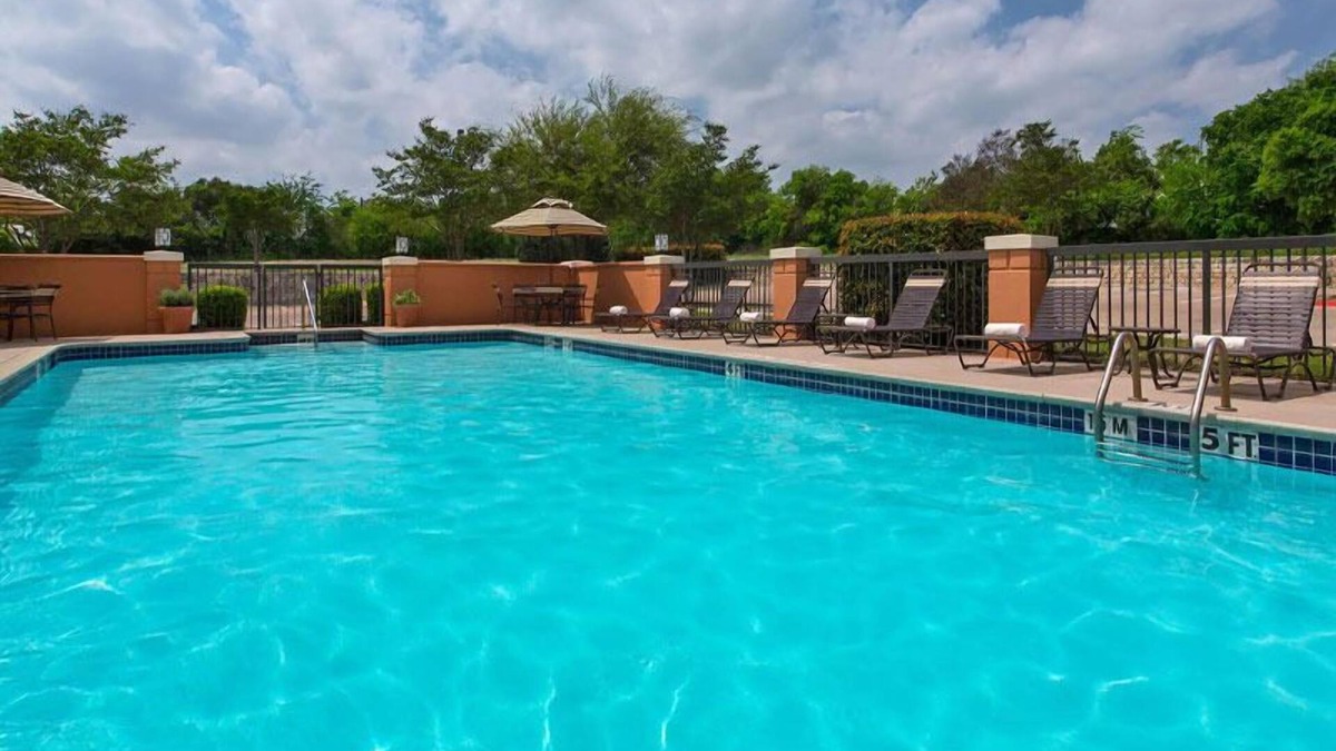 Austin Hotel | 2 Units Close to Inner Space Cavern! Outdoor Pool, FREE Parking, Pets Allowed!