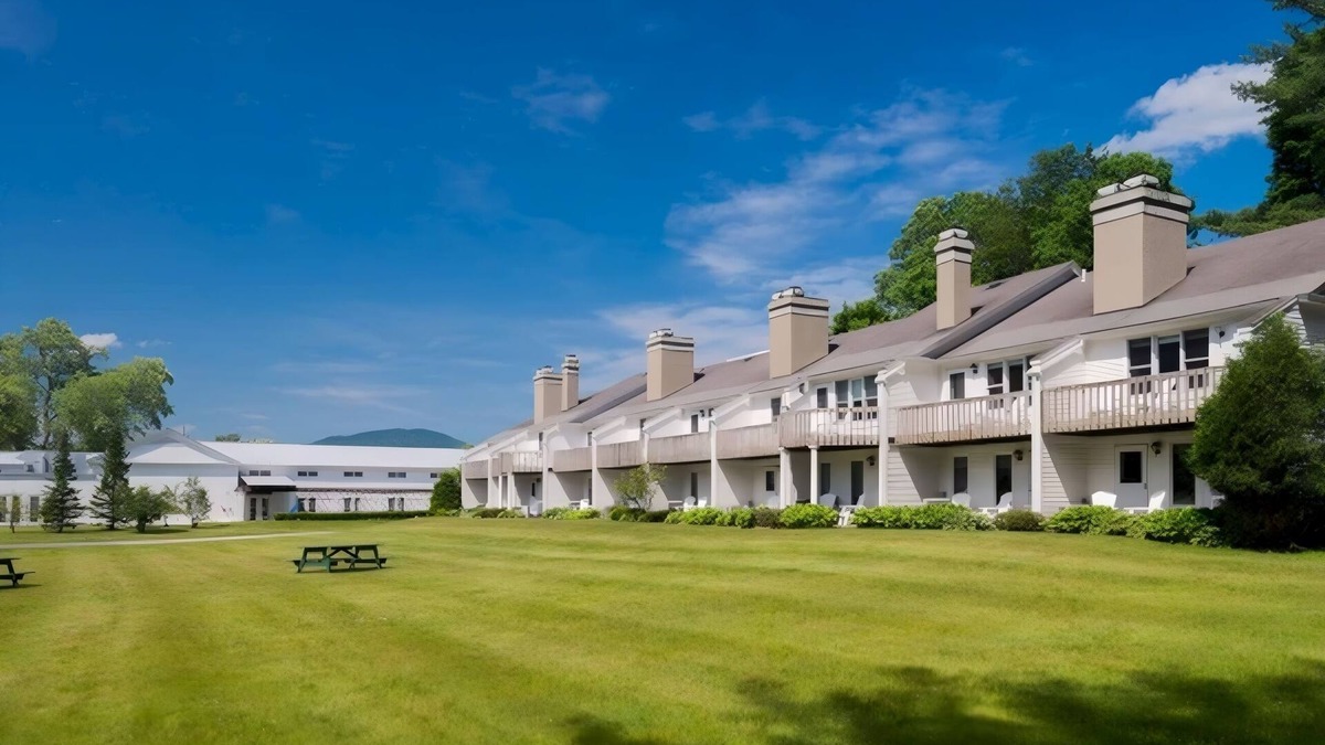 Manchester Hotel | 2 Units Mountain Retreat w/Golf, Spa, Heated Pool | Hiking & Minutes to Bromley