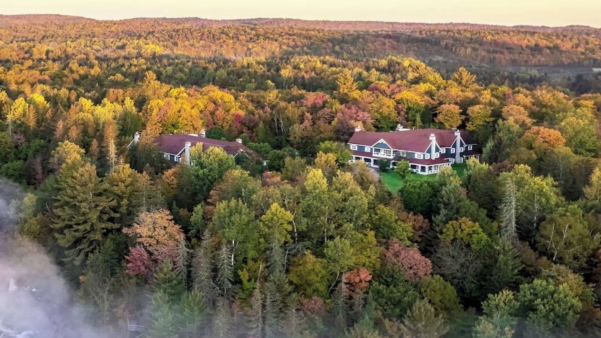 Mauricie House | 2 Units on Scenic Nature w/Fireplace, Spa & Modern Comforts Near Forest Trails